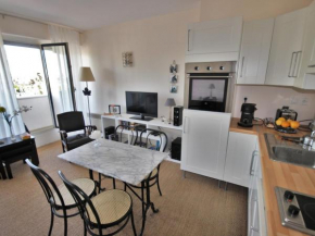 Studio Centre-Ville Royan : Plages et Commerces à Pied, Balcon, Parking Gratuit - FR-1-550-7